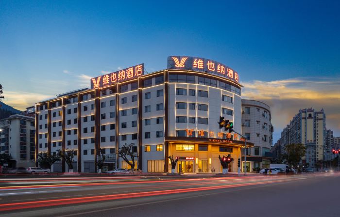 Vienna Hotel ( Liangshan Dechang Rainbow Bridge Branch)