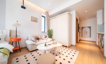 Chongqing Reed Valley Apartment (Guanyinqiao Hongqihegou Subway Station Store)