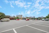 Emeishan Yue Garden Hotel - Parking