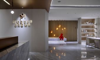 MODERN CROWN HOTEL IN LUZHUANG