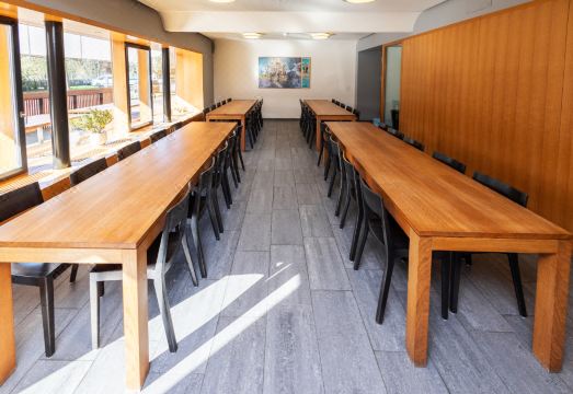 바덴 유스 호스텔의 강변 전망