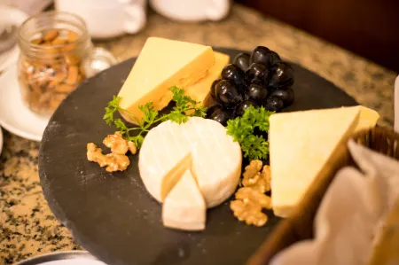 Baber Mahal Vilas - the Heritage Hotel Отели рядом с достопримечательностью «City Motorbike»