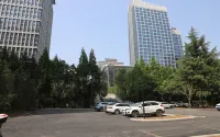 International  Hotel.LuoYang - parking