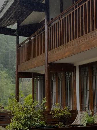 Fanjing Mountain Moyunjian (Yunshe Shenlongtan store) Отели рядом с достопримечательностью «Yamugou Scenic Area»