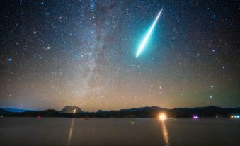 Lugu Lake Yinman · Lake View Star Sky Theme Resort