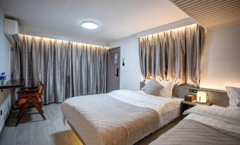 Sunshine Courtyard Sightseeing Home stay (Dali Old City Store