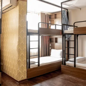 Group Nest Hotel Отели рядом с достопримечательностью «Храм Нгоксон»