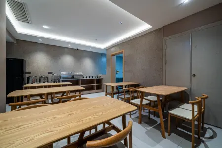 Yunting Hotel (Renshou Campus of Chengdu Foreign Language School) Отели рядом с достопримечательностью «YiHe ChunXi BuXingJie»