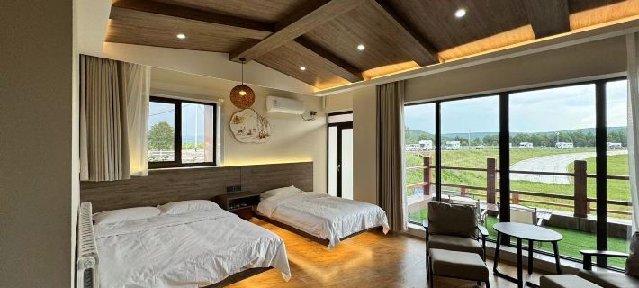 Sitting in the Forest Luxury Homestay Hotels in Genhe