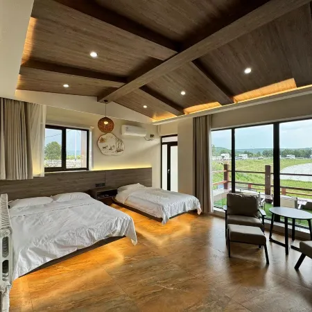 Sitting in the Forest Luxury Homestay