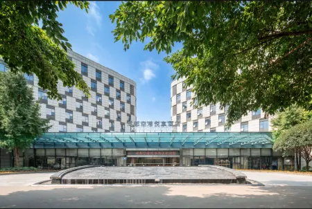CHENGDU AIRPORT CHEER HOTEL Отели рядом с достопримечательностью «Southwest Minzu University (Southwest Airport Economic Development Zone Campus)»