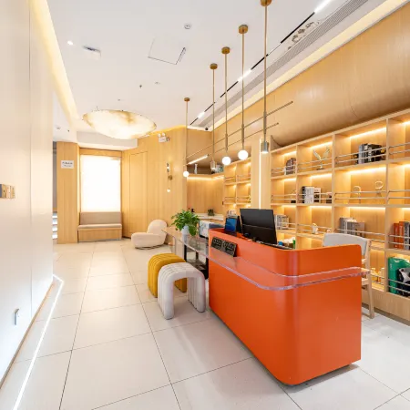 Lucky Hotel(Shanghai People's Square Metro Station Nanjing Road Pedestrian Street Hotel)