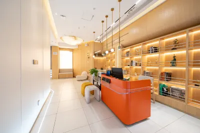 Lucky Hotel（Shanghai People's Square Metro Station Nanjing Road Pedestrian Street Hotel） فنادق في 