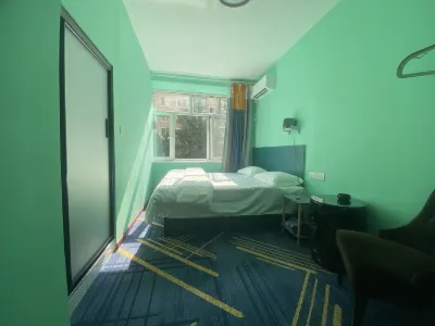 Harbin Qianhe Hotel (Harbin Jiangnan University City Zhengyi Road Subway Station Branch) Отели рядом с достопримечательностью «Хэйлунцзянский университет (округ С)»