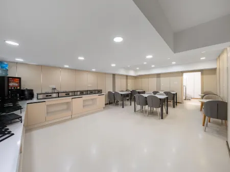 Shangfeipai Hotel (Kailu Government No. 1 High School)