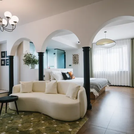 Jiujian Yixu · Mid-Century Style Designer Apartment (Linhai Yintaicheng)