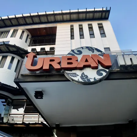 Urban Inn Iloilo Отели рядом с достопримечательностью «Площадь Моло»
