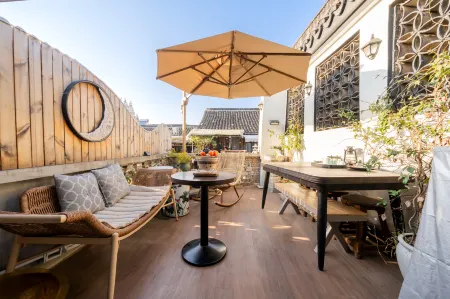 Floral Hotel· Shanghai Heyuan Hotel (Zhujiajiao Ancient Town Branch) Отели рядом с достопримечательностью «Qingpu Baoguo Temple»