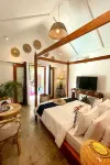 Sirom Beach House - balcony