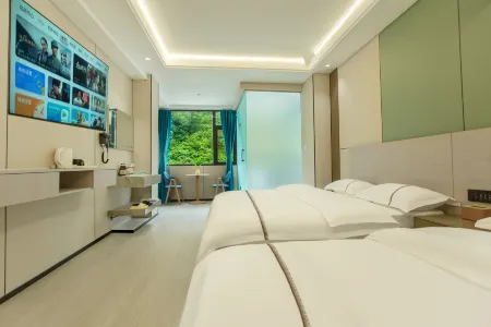 Mercure Hotel(Condine Bus Station) Отели в г. Кандин