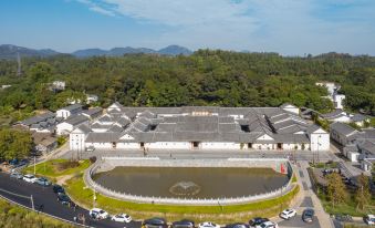 Huizhou autumn long valley home stay