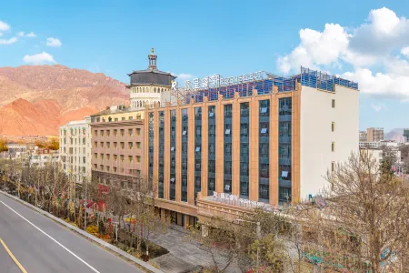 Rezen Select Hotel XunHua Отели рядом с достопримечательностью «Camel Spring»