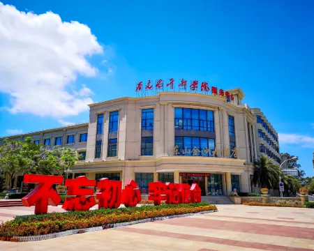 Jinsha Hotel (Jinsha Building, Guwenchang Cadre College Service Center) Hotels in Dongshan County