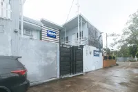 RedDoorz Premium @ THE GRAND PENINSULA SUITES Hotels in Balanga