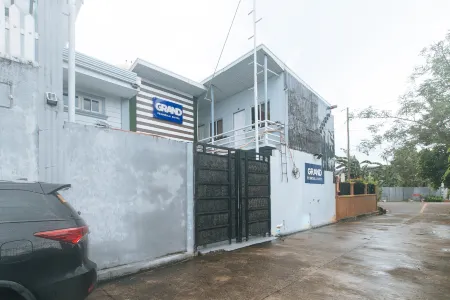 RedDoorz Premium @ THE GRAND PENINSULA SUITES