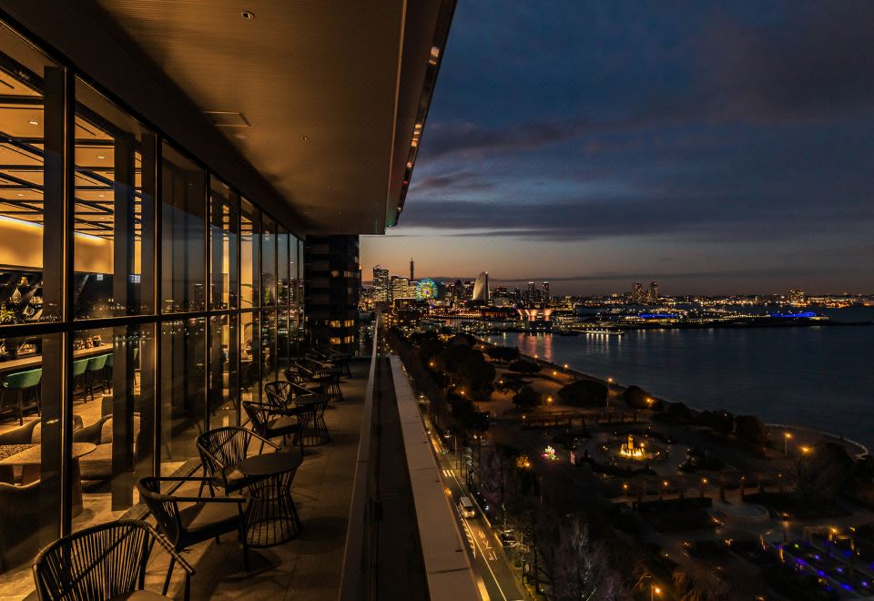 2. 더 게이트 호텔..