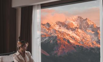 Muye Mountain Residence · Golden Light on the Snow Mountains(Baisha Ancient Town Branch)