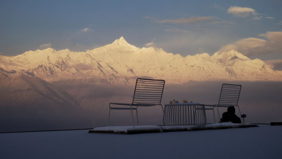 Snow Mountain Wake Up Hotel