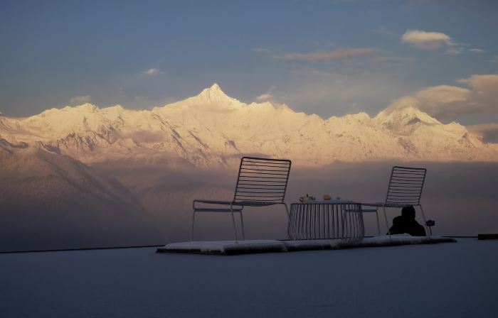 Snow Mountain Wake Up Hotel