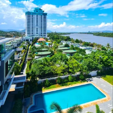 Castle Bayview Resort & Spa