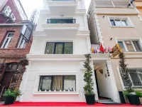 Loren Hotel & Suites Отели рядом с достопримечательностью «Бейлербейи»
