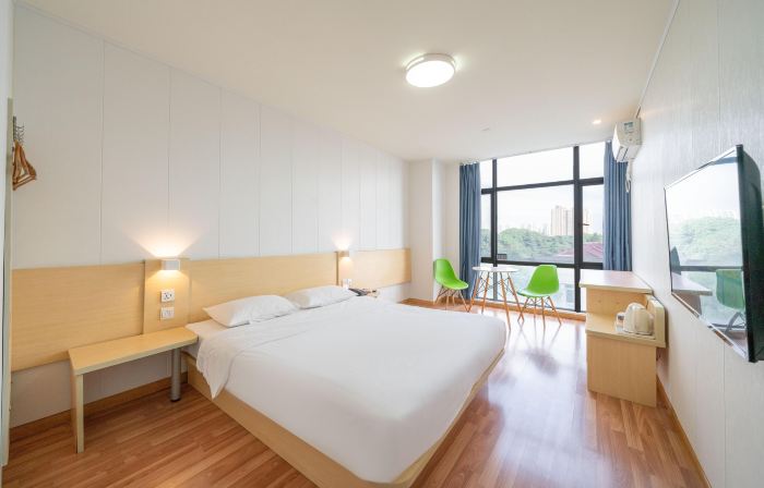 7Days Inn Chain Hotel (Taicang Shanghai East Road Wanda Plaza)