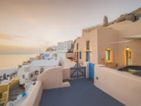 Nano Oia Villas Hotels near Ammoudi Bay