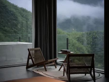 Anji Thirty-Three Villa · Hillside Wild Luxury Private Hot Spring Resort Отели рядом с достопримечательностью «Longwang Mountain Top»
