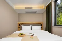 U She Hotel (Jiuzhaigou Tourist Center)