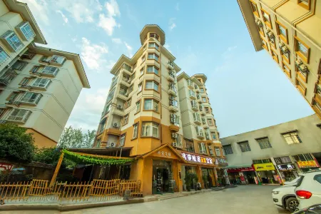 Yijia Evening Residence Theme Apartment Отели рядом с достопримечательностью «Qiandongnan National Polytechnic North Campus»