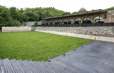 ANZONE RETREAT RESORT Отели рядом с достопримечательностью «Rose Garden»