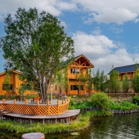 Hulunbuir Genhe Genlin Log Cabin Theme Hotel (Budong River Branch, China's Coldest Pole)