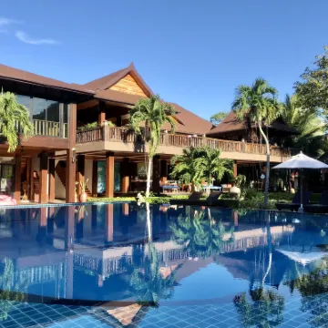 Phi Phi Villa Resort ランティービーチ周辺のホテル