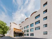 NEBULA CAEST HOLIDAY HOTEL Hotels near Electronics Innstitute， Inner Mongolia Electronic Information Vocational Technical College