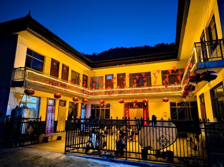 Camel Prince B&B Отели рядом с достопримечательностью «Maijishan Cave-Temple Complex»