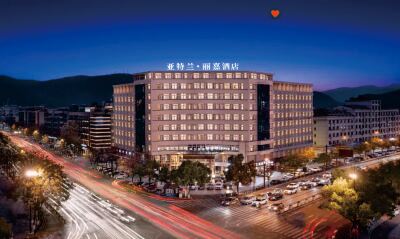 亞特蘭·麗嘉酒店（義烏國際商貿城市場三挺路夜市步行街店） 鄰近義烏市勁暉飛鏢的酒店