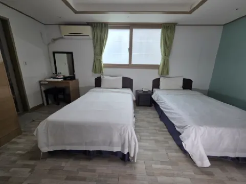 オーレ ツーリスト ホテル