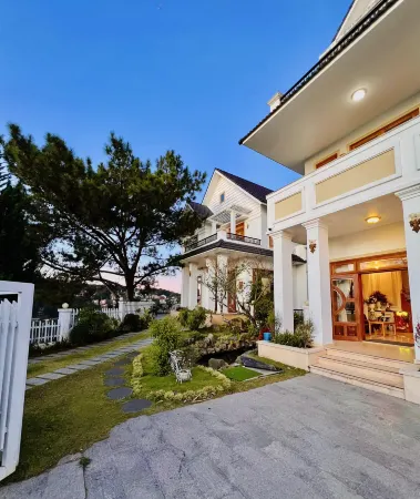 Moon Valley Villas Da Lat Отели рядом с достопримечательностью «Truc Lam Temple»
