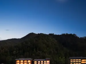 Pine-Shaded Hotel