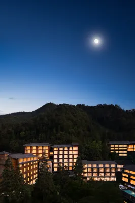 Pine-Shaded Hotel - 5-Star